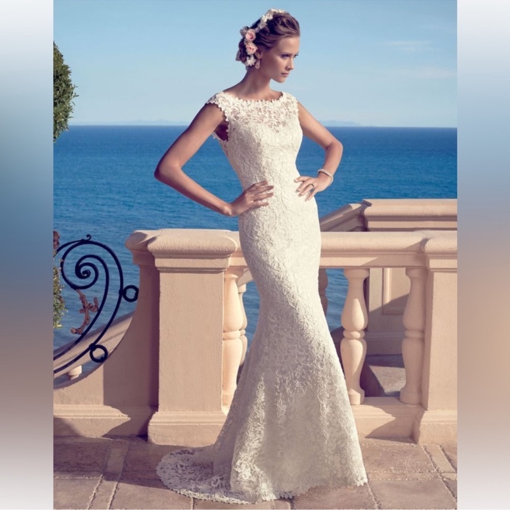 Timeless Lace Bridal Gown in Ivory